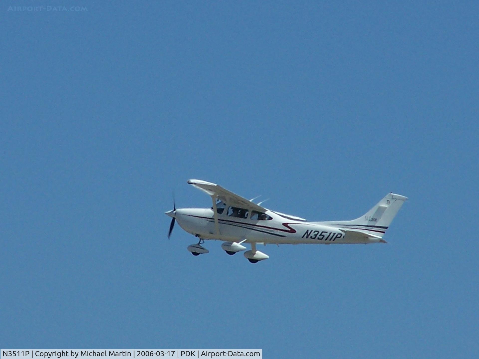 N3511P, 2001 Cessna 182T Skylane C/N 18281014, Departing PDK