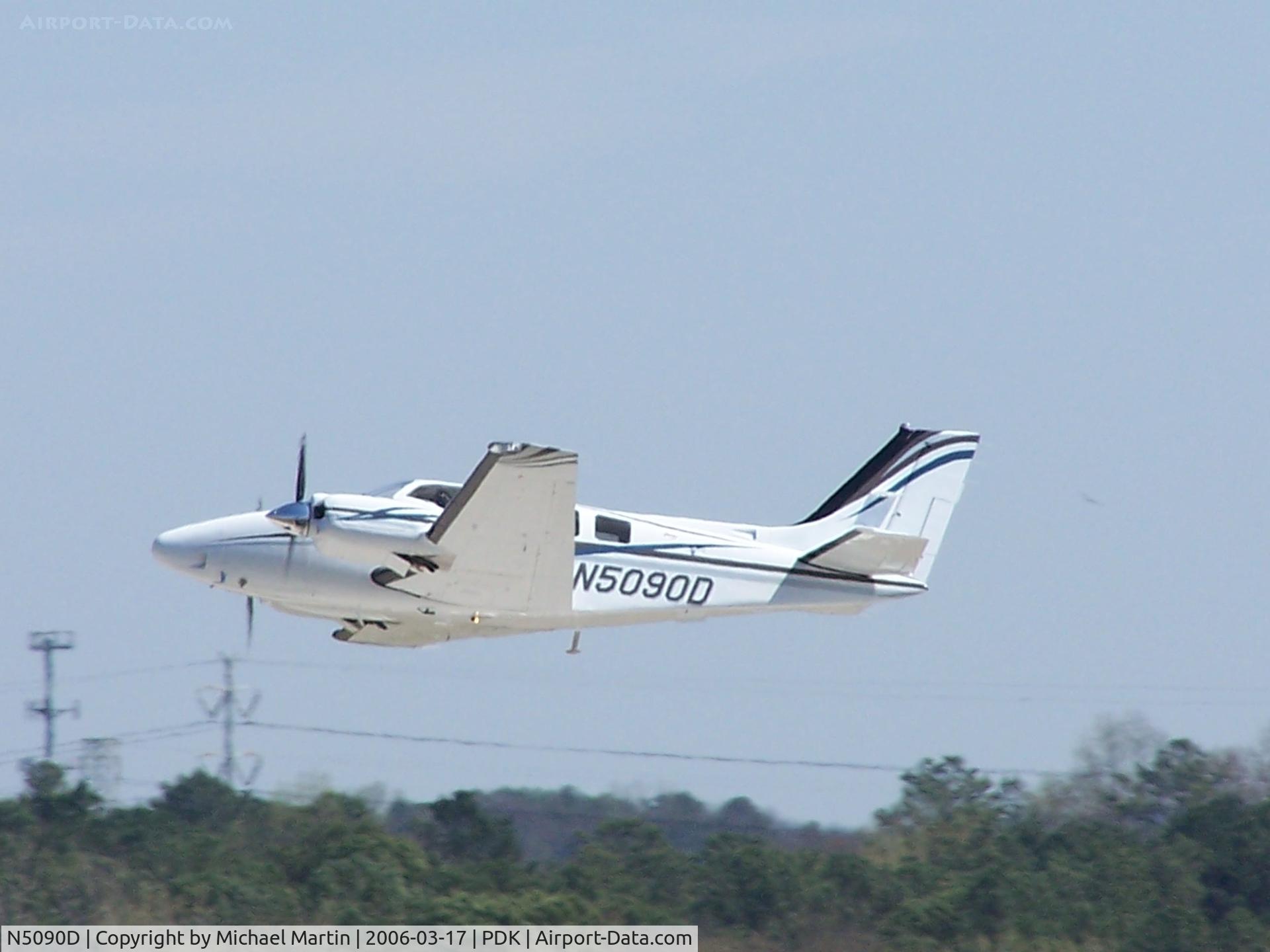N5090D, Raytheon Aircraft Company 58 C/N TH-2090, Gear up after take off from 20R
