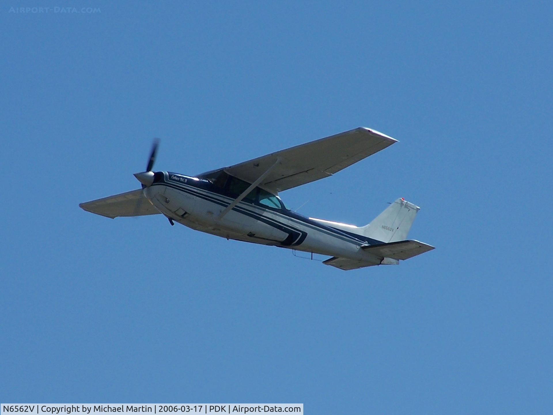 N6562V, 1980 Cessna 172RG Cutlass RG C/N 172RG0775, One of 5 Go Arounds due to extreme winds!