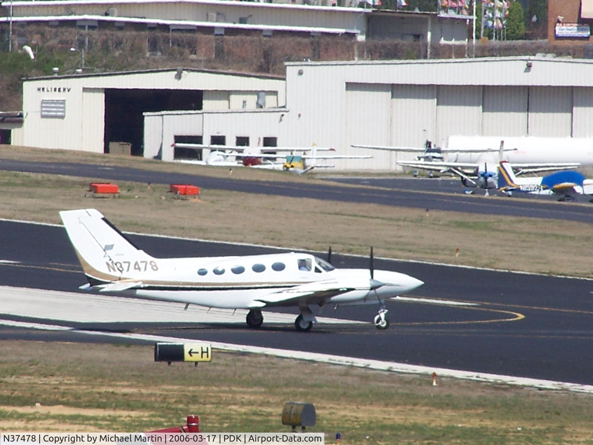 N37478, Cessna 421C Golden Eagle C/N 421C0415, Taxing out to do some runups
