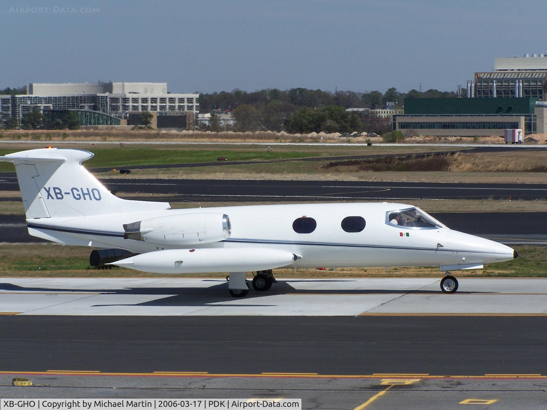 XB-GHO, 1967 Learjet 24 C/N 141, Taxing to Runway 20R