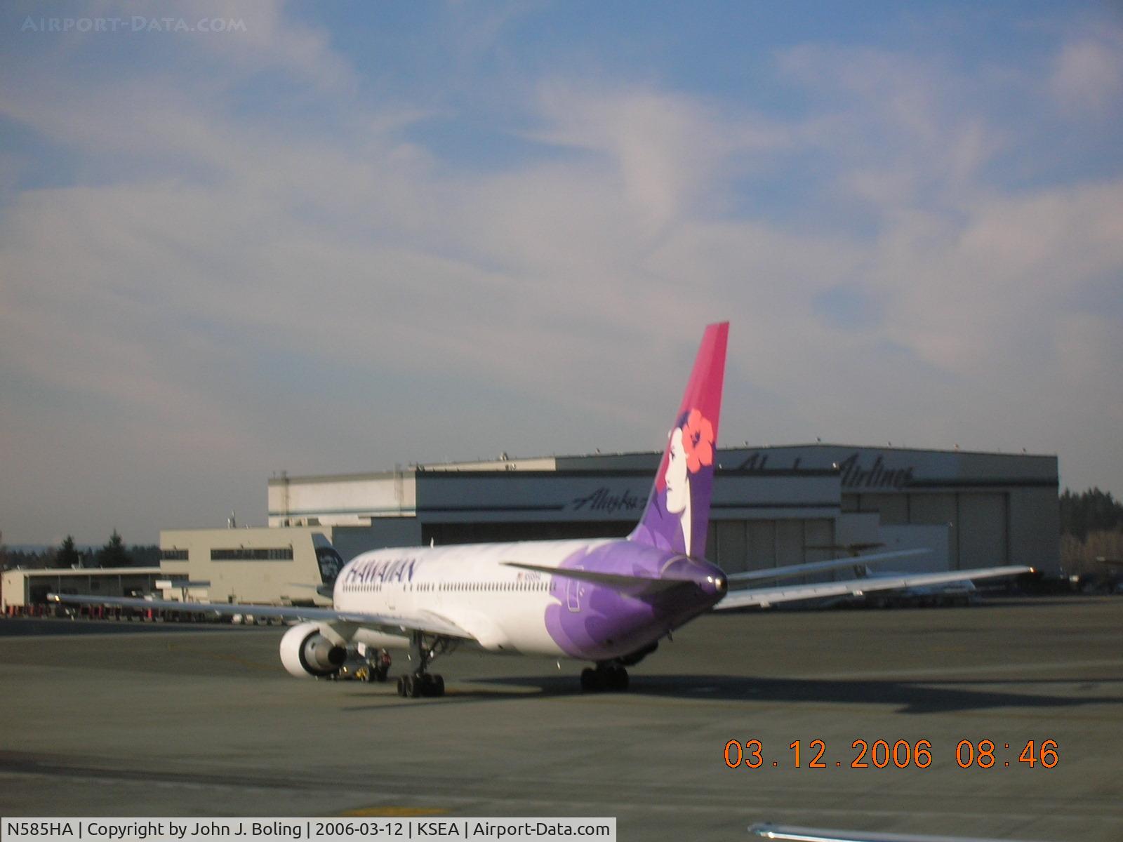 N585HA, Boeing 767-3G5 C/N 24257, Boeing 767-300 departing SEA-TAC
