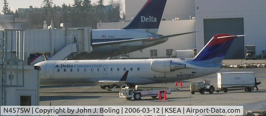 N457SW, 2003 Canadair CL-600-2B19 Regional Jet CRJ-200LR C/N 7773, RJ at gate