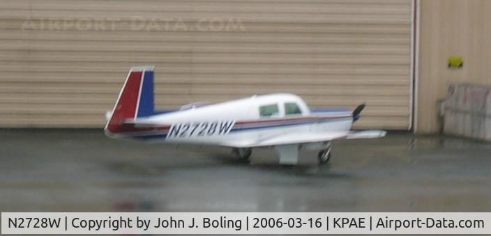 N2728W, 1966 Mooney M20C Ranger C/N 3339, Mooney on GA ramp