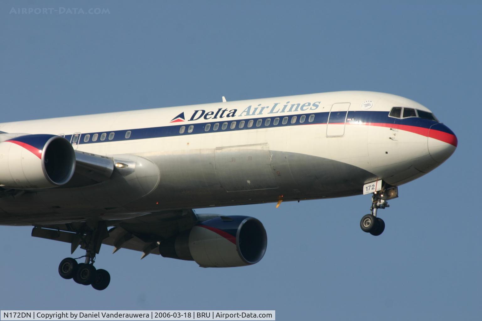 N172DN, 1990 Boeing 767-332 C/N 24775, another nice bird arriving from the US (flight DL140)