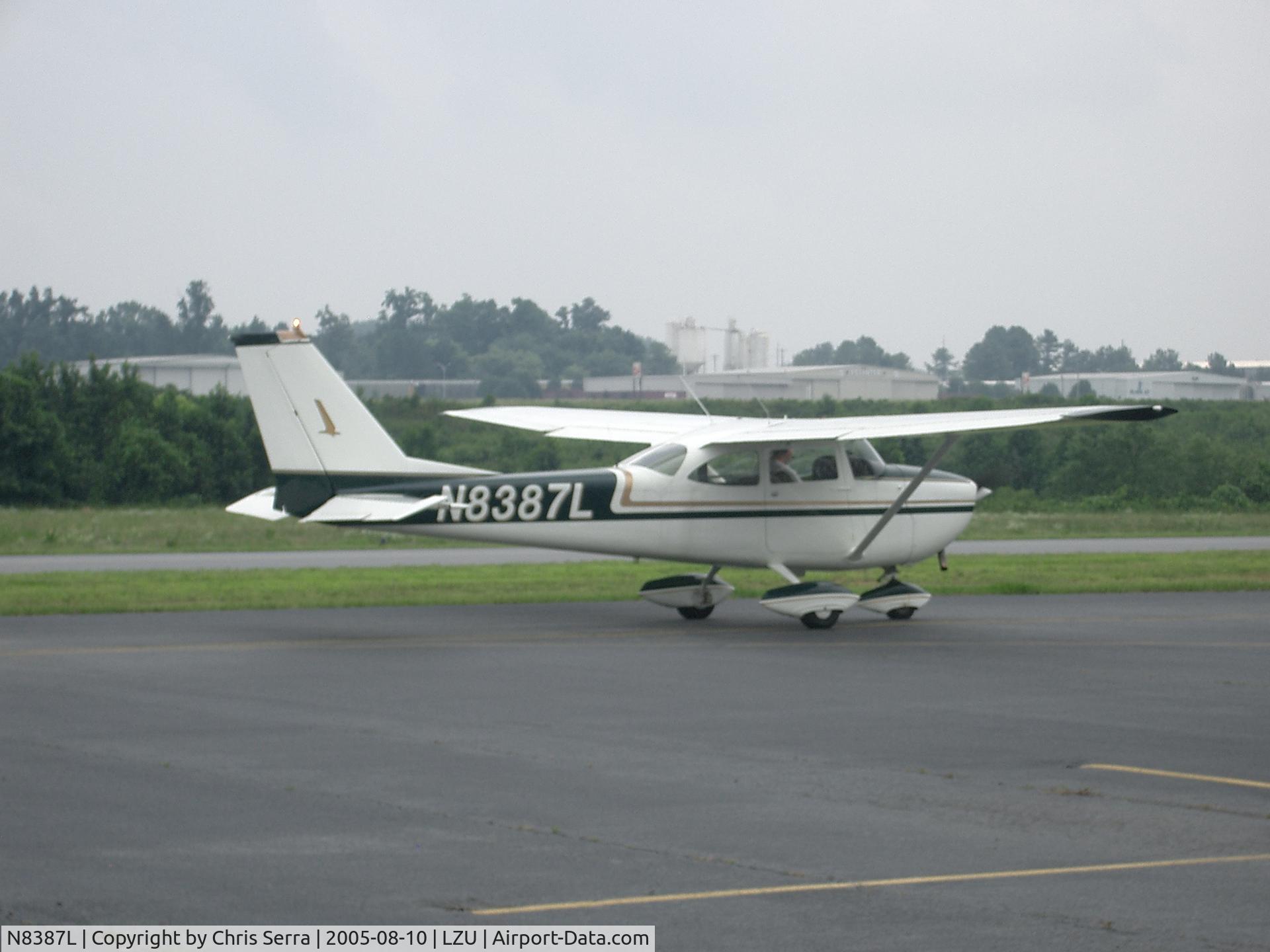 N8387L, 1968 Cessna 172I C/N 17256587, Taxing Out for takeoff at Lawrenceville Georgia