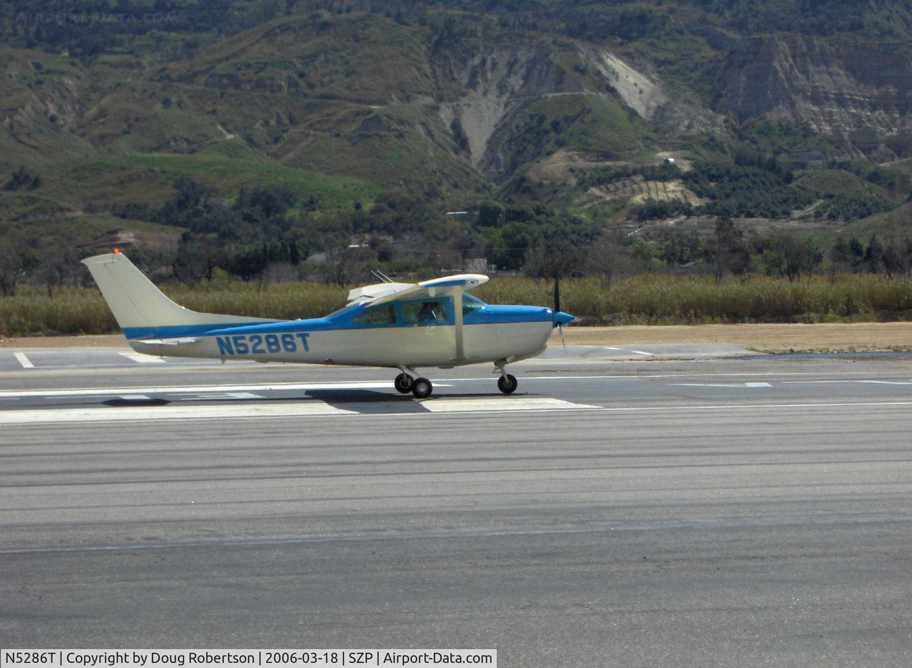 N5286T, 1984 Cessna R182 Skylane RG C/N R18201849, 1984 Cessna R182 SKYLANE, Lycoming IO-540, landing roll Runway 22