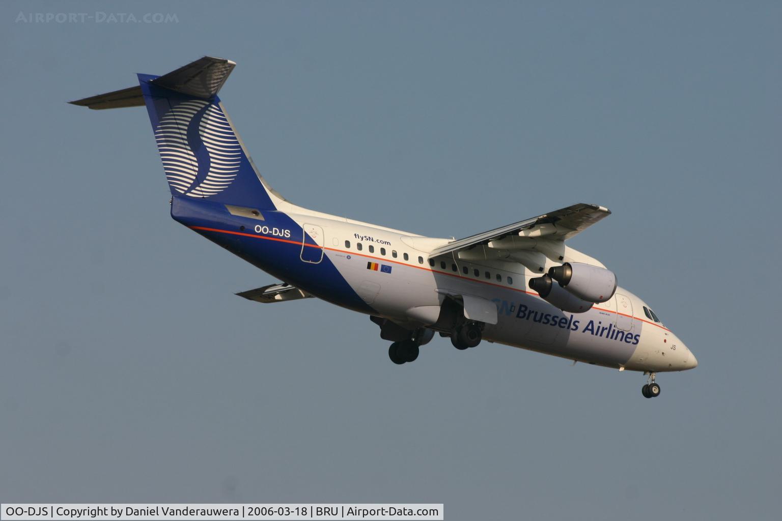 OO-DJS, 1996 British Aerospace Avro 146-RJ85 C/N E.2292, short to land on rnw 02