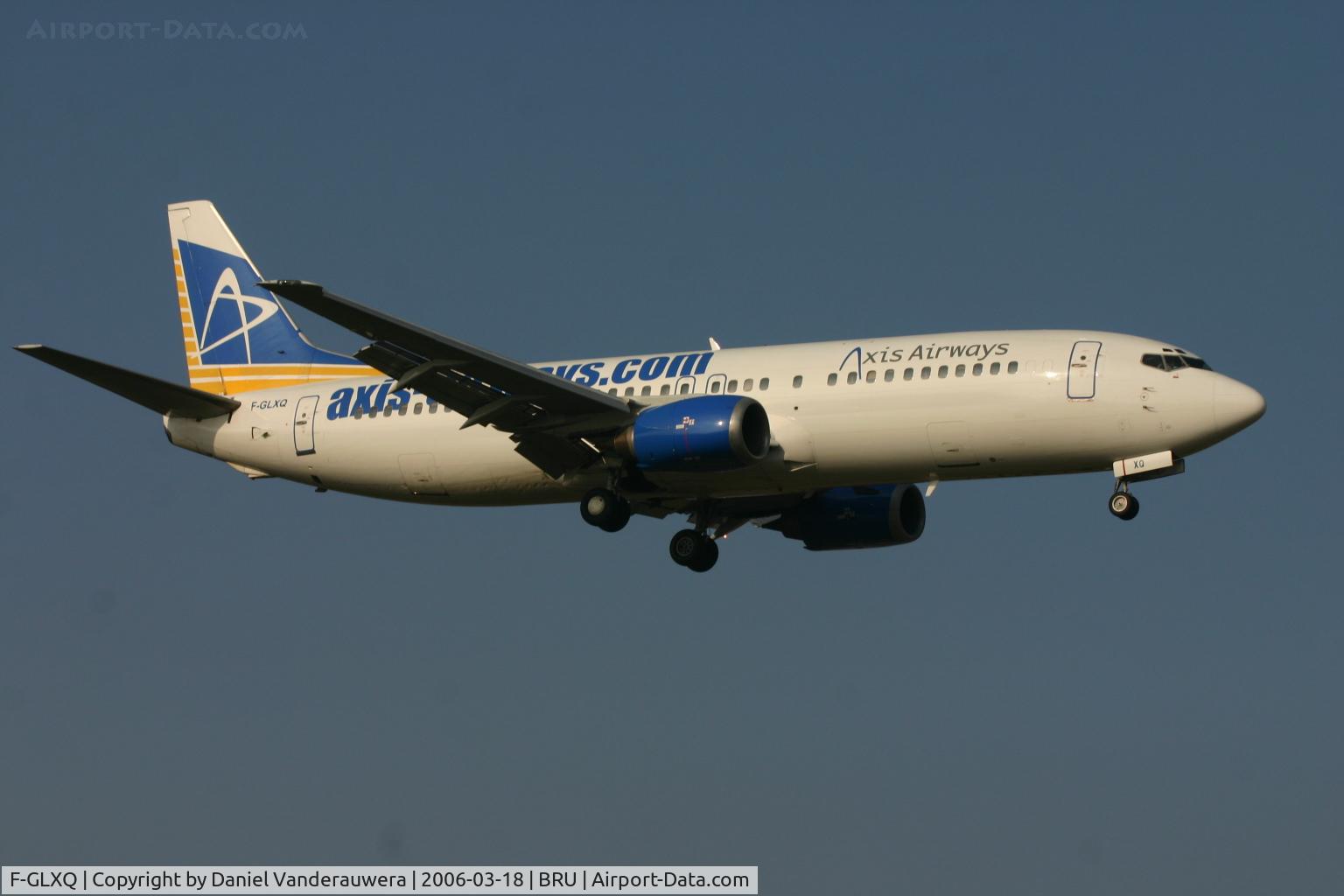 F-GLXQ, 1990 Boeing 737-4Y0 C/N 24688, short before landing on rnw 02