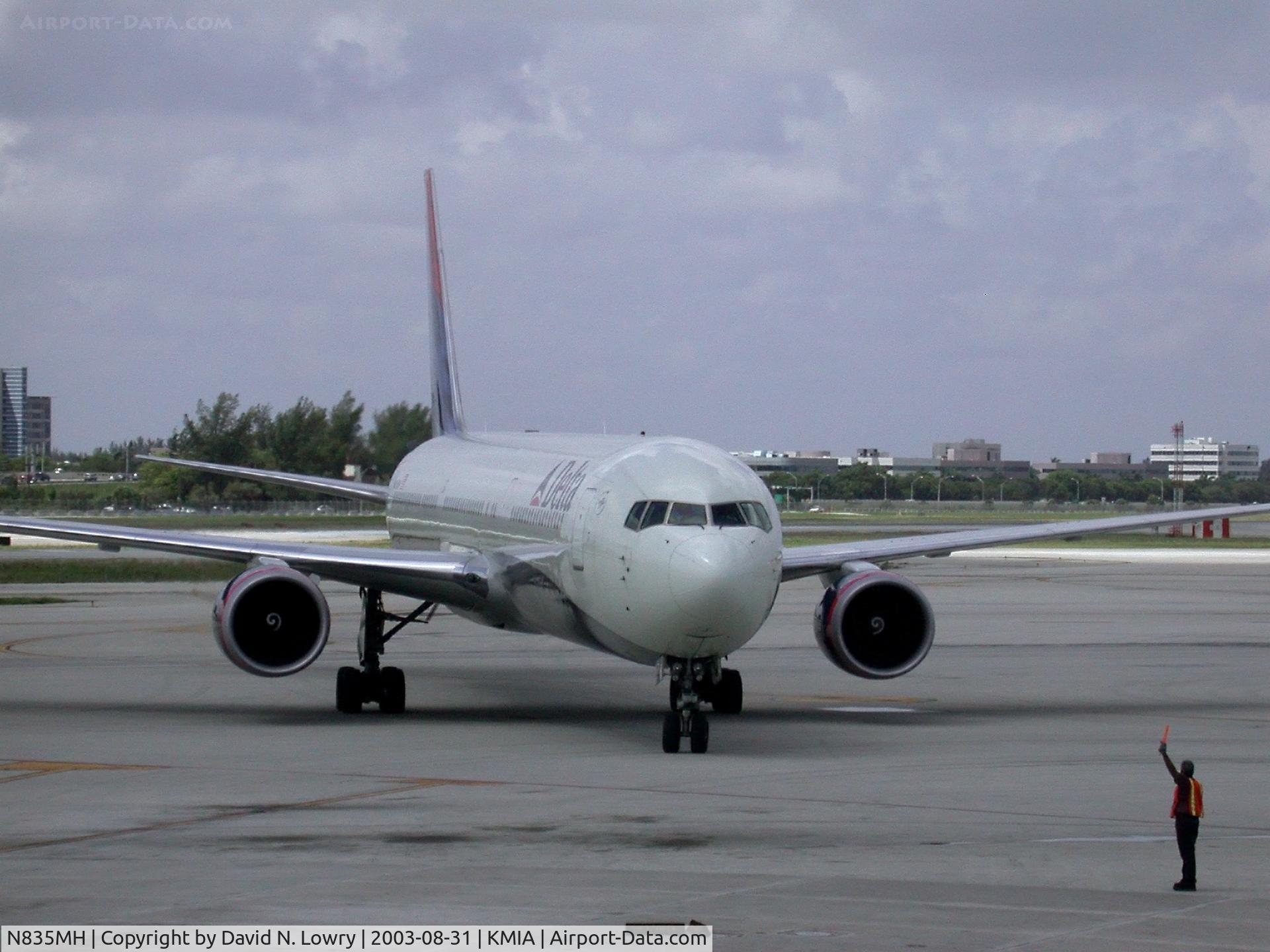 N835MH, 2000 Boeing 767-432/ER C/N 29708, N835MH arriving KMIA