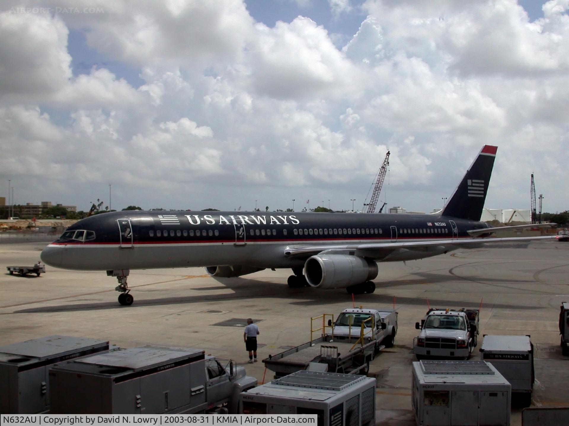 N632AU, 1995 Boeing 757-2B7 C/N 27810, N632AU KMIA.