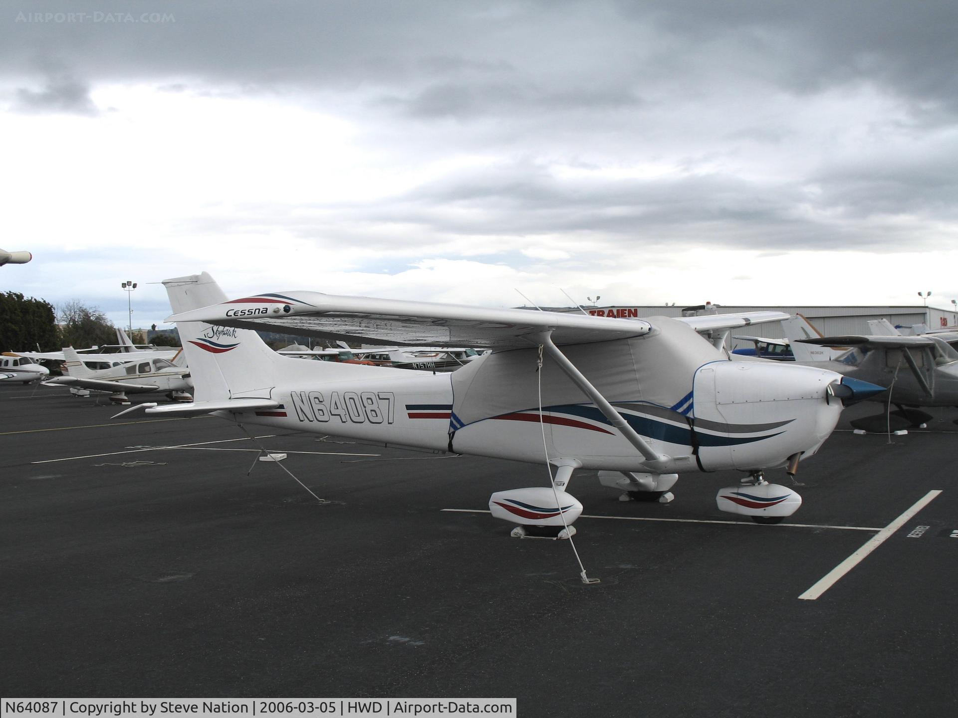 N64087, 1981 Cessna 172P C/N 17275519, 1982 Cessna 172P at stormy Hayward Air Terminal, CA