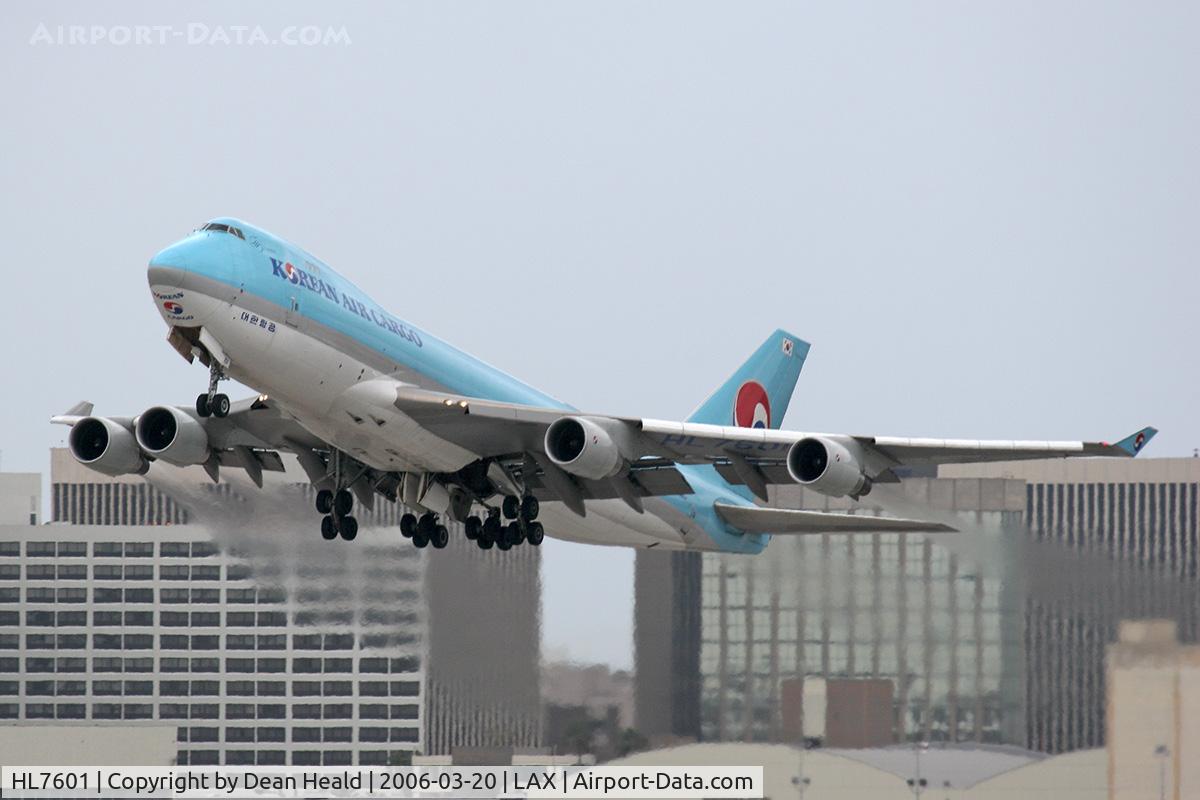 HL7601, 2004 Boeing 747-4B5F/SCD C/N 33949, Korean Air Cargo HL7601 (FLT KAL8206) - Boeing 747-4B5F (SCD) - departing LAX RWY 25L on an overcast day enroute to Incheon International Airport (RKSI) - Seoul, Korea.