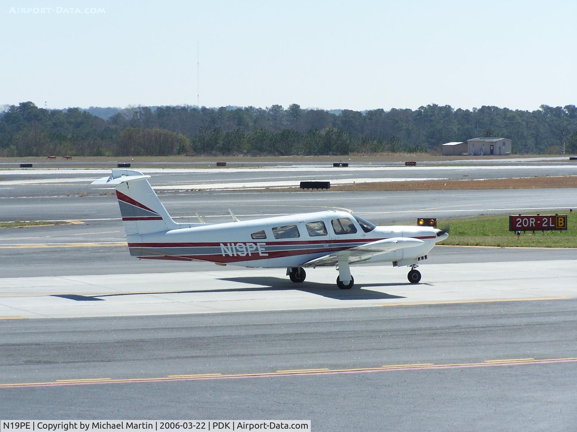 N19PE, 1978 Piper PA-32RT-300 Lance II C/N 32R-7885068, Taxing to Runway 2L