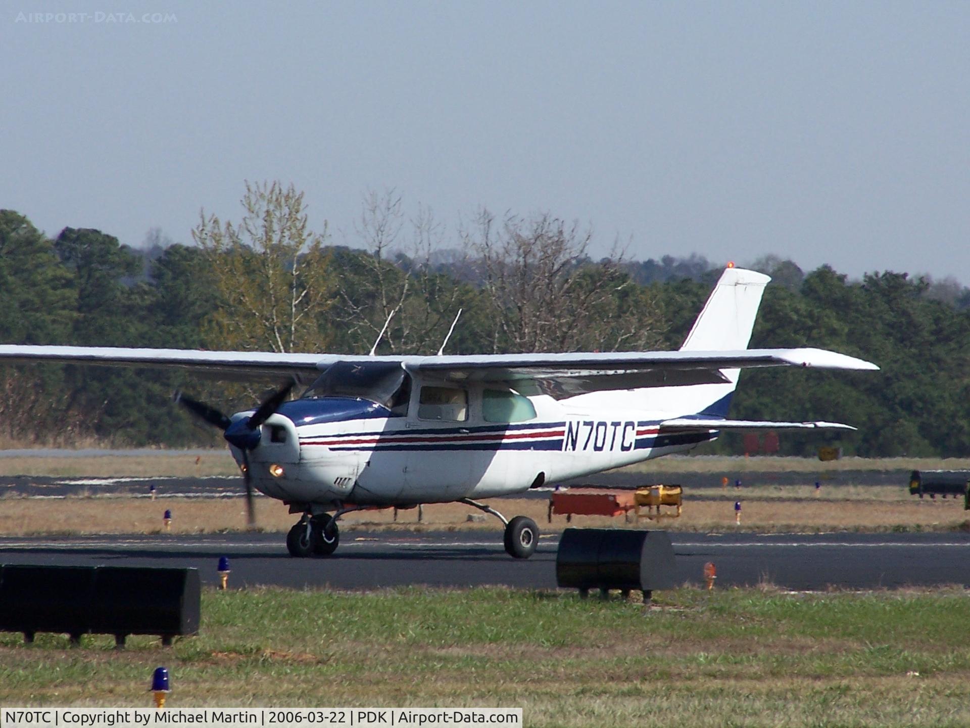 N70TC, 1977 Cessna 210 C/N 21061707, Taxing to Epps Air Service