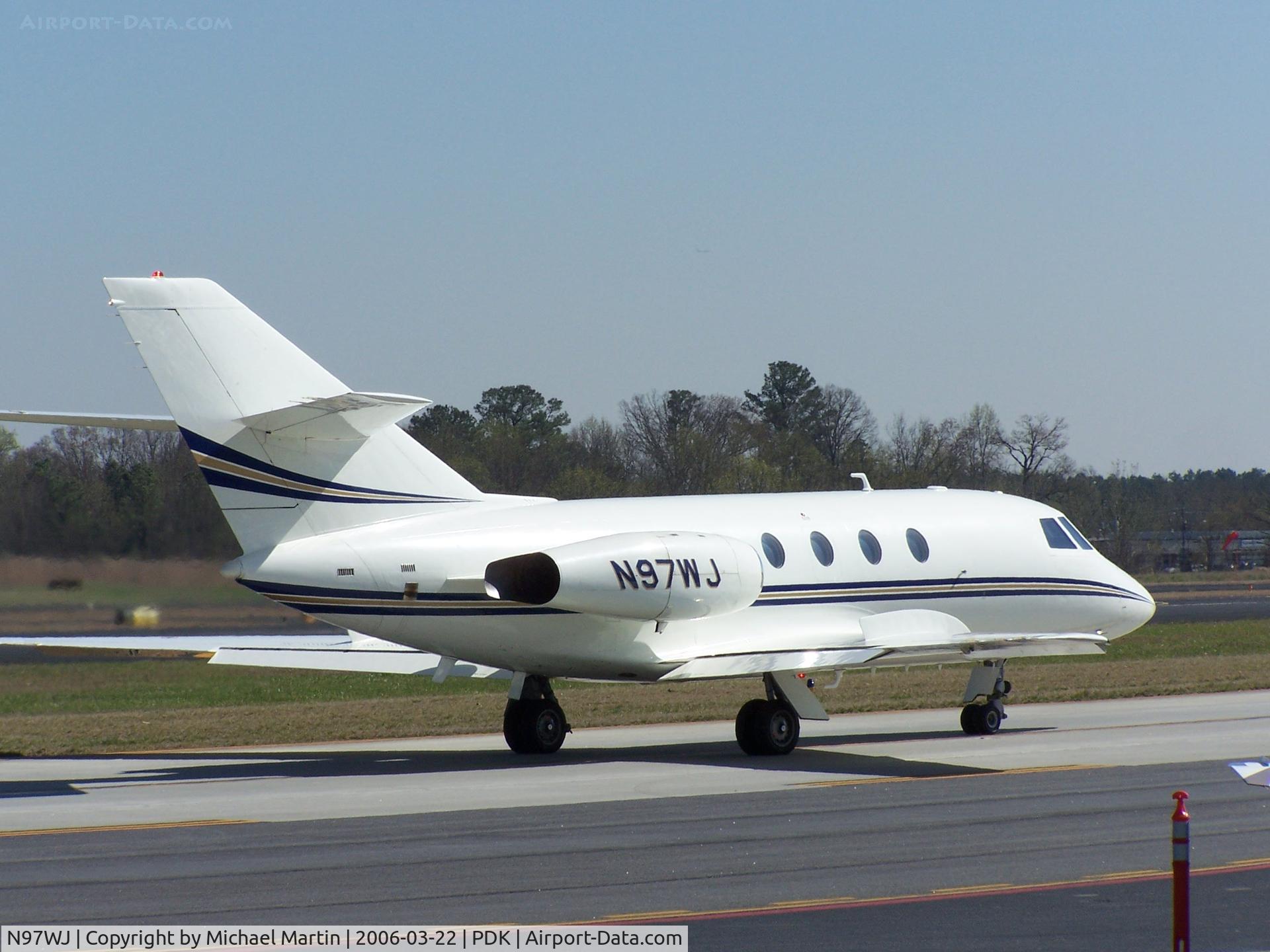N97WJ, 1967 Dassault Falcon 20C C/N 101, Taxing to Runway 2R