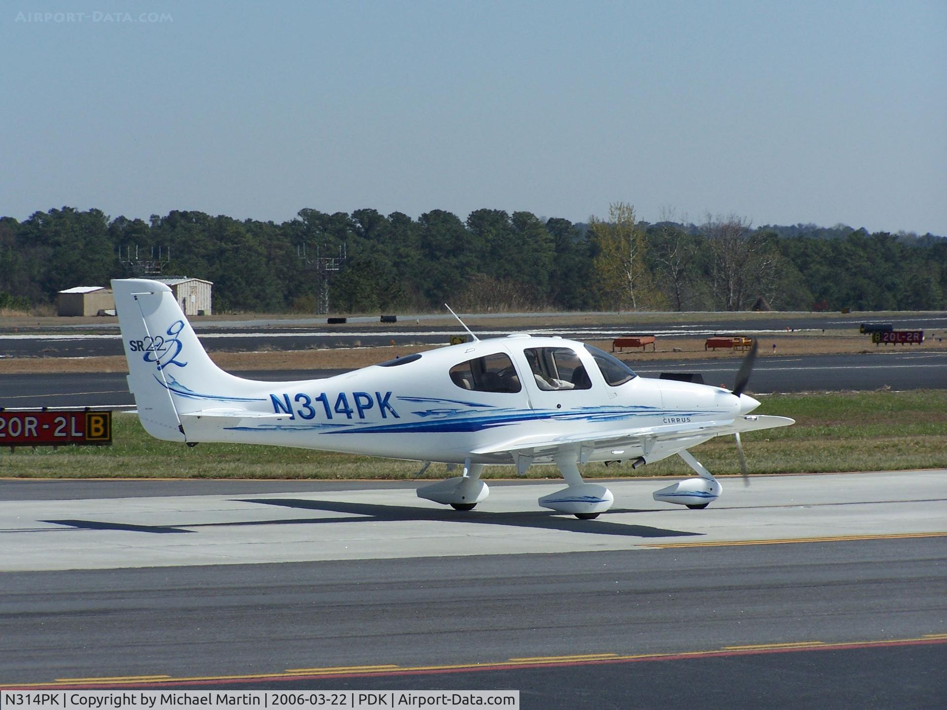 N314PK, 2006 Cirrus SR22 G2 C/N 1779, Taxing to Runway 2R