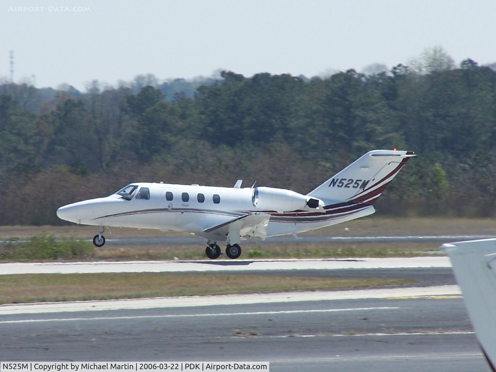 N525M, 1999 Cessna 525 C/N 525-0334, Departing PDK on 2R