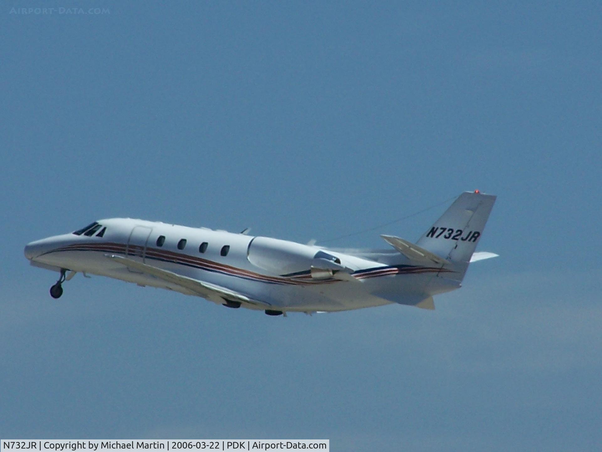 N732JR, 2004 Cessna 560XLS Citation Excel C/N 560-5503, Departing PDK - Starting to rotate gear.