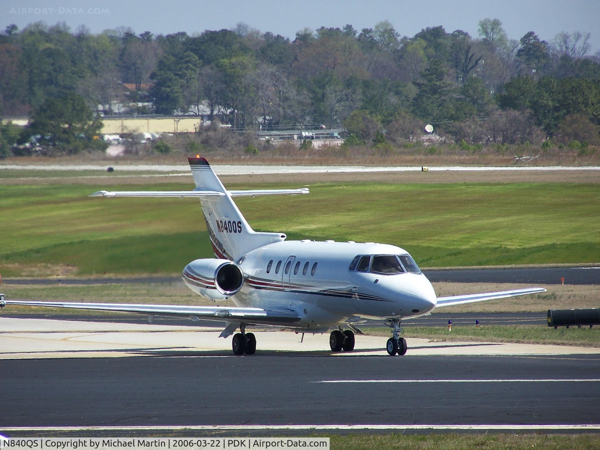 N840QS, 1997 Raytheon Hawker 800XP C/N 258340, Taxing to Mercury Air Center