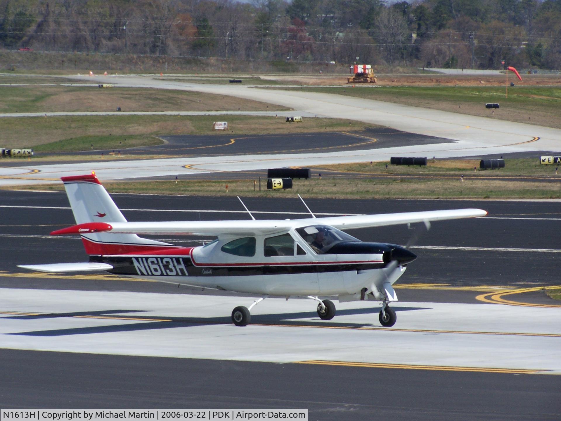 N1613H, 1975 Cessna 177RG Cardinal C/N 177RG0786, Taxing to Runway 2L