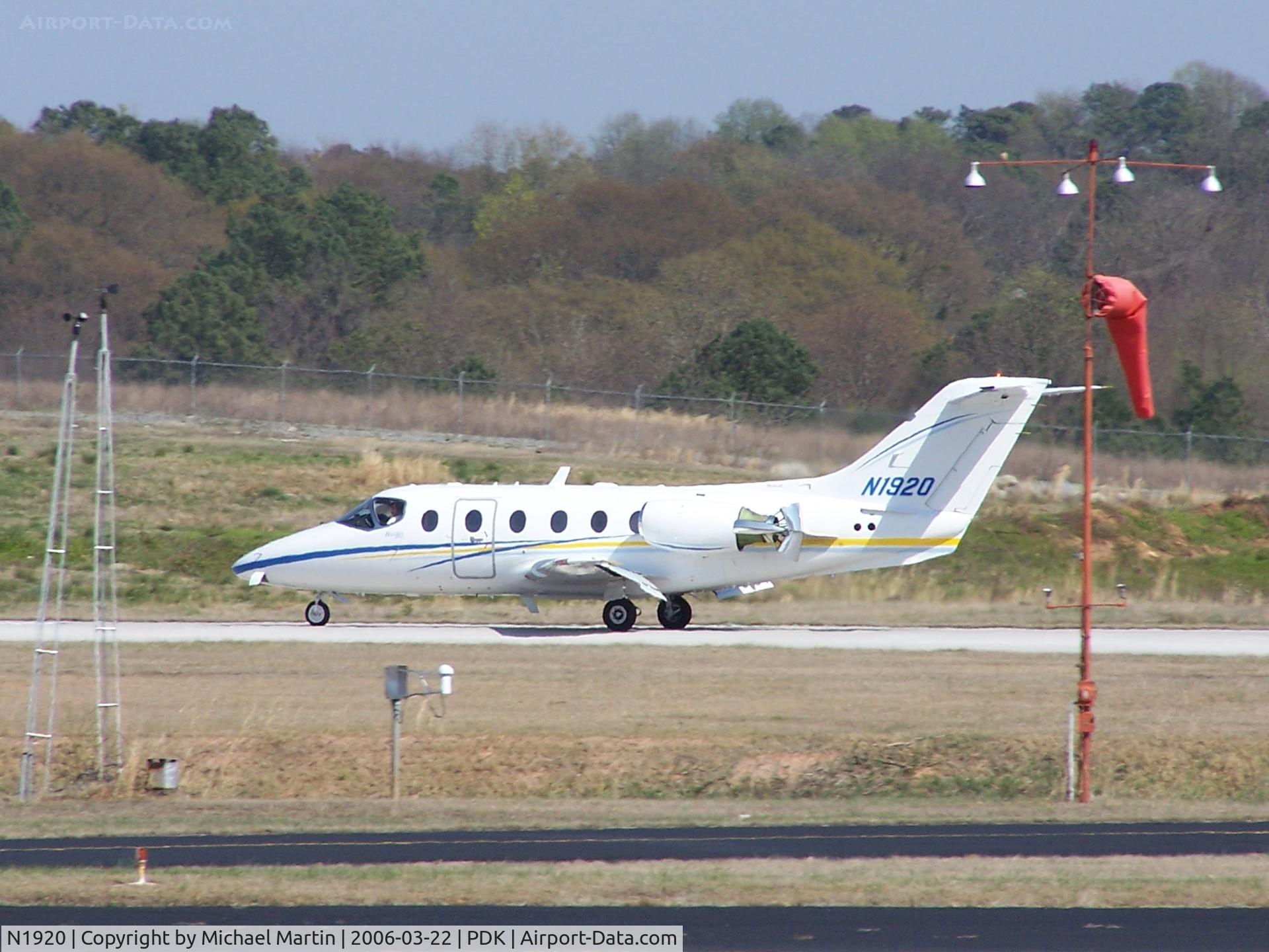 N1920, 1991 Beech 400A Beechjet C/N RK-21, Landing PDK on 2R with airbrakes extended