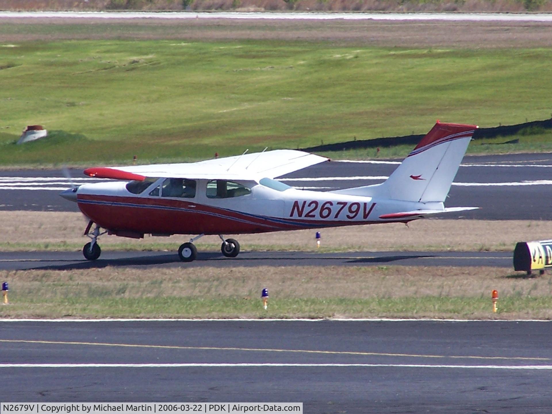 N2679V, 1975 Cessna 177RG Cardinal C/N 177RG0653, Taxing back from flight