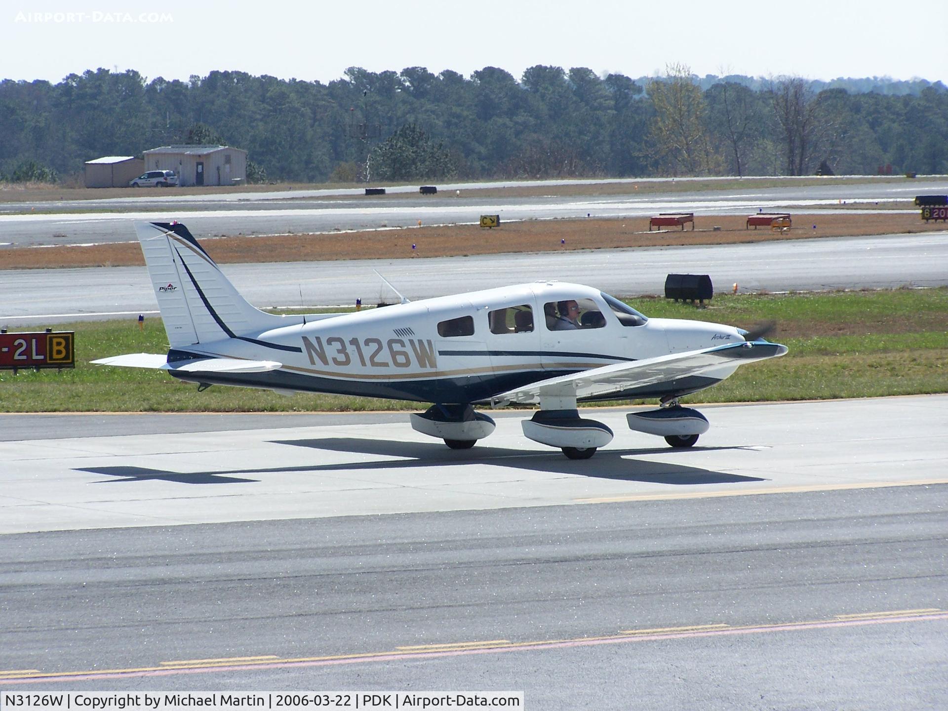N3126W, 2006 Piper PA-28-181 C/N 2843621, Taxing to Runway 2L