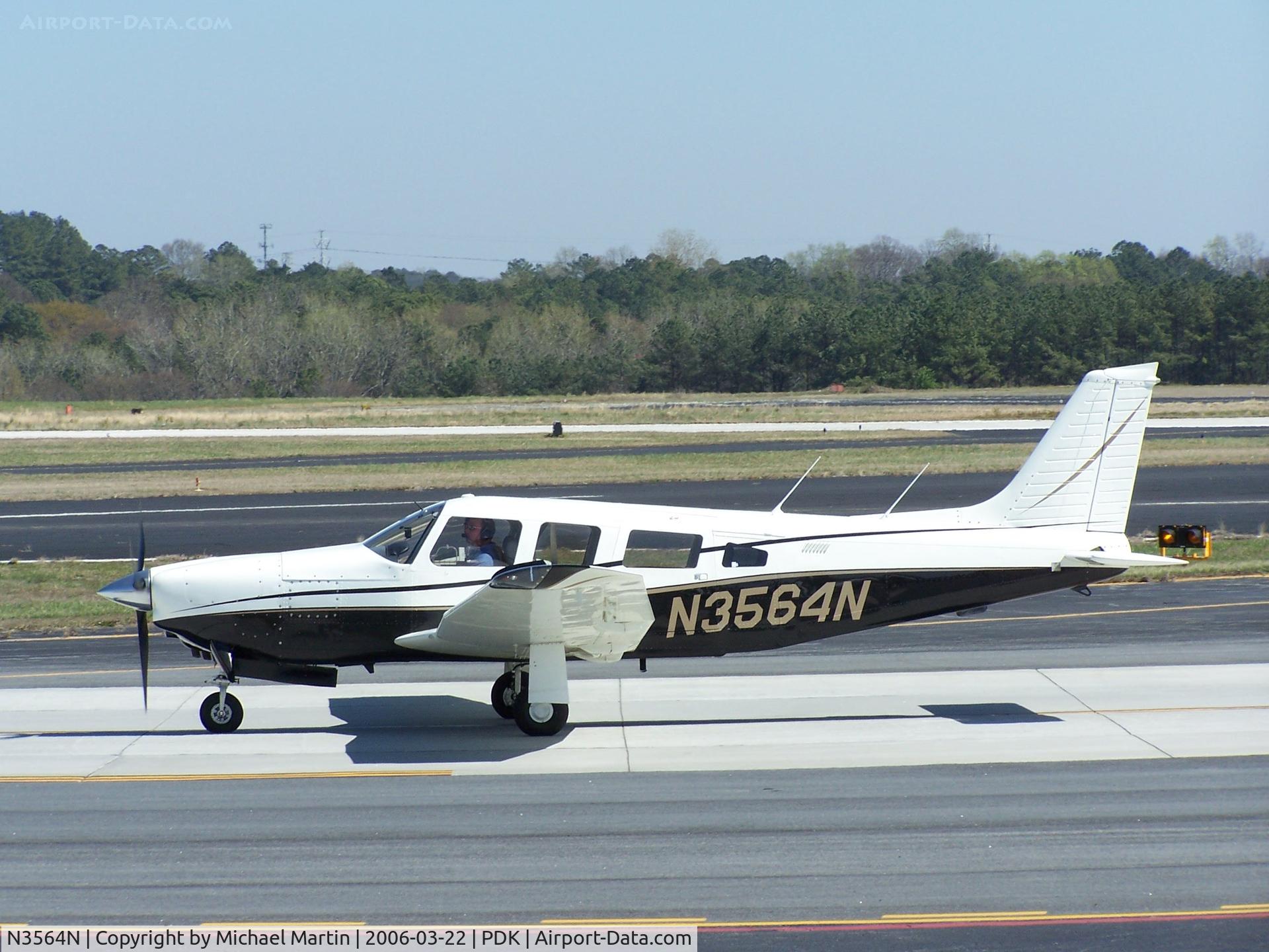 N3564N, 1979 Piper PA-32R-301 C/N 32R-8013024, Taxing to Epps Air Service