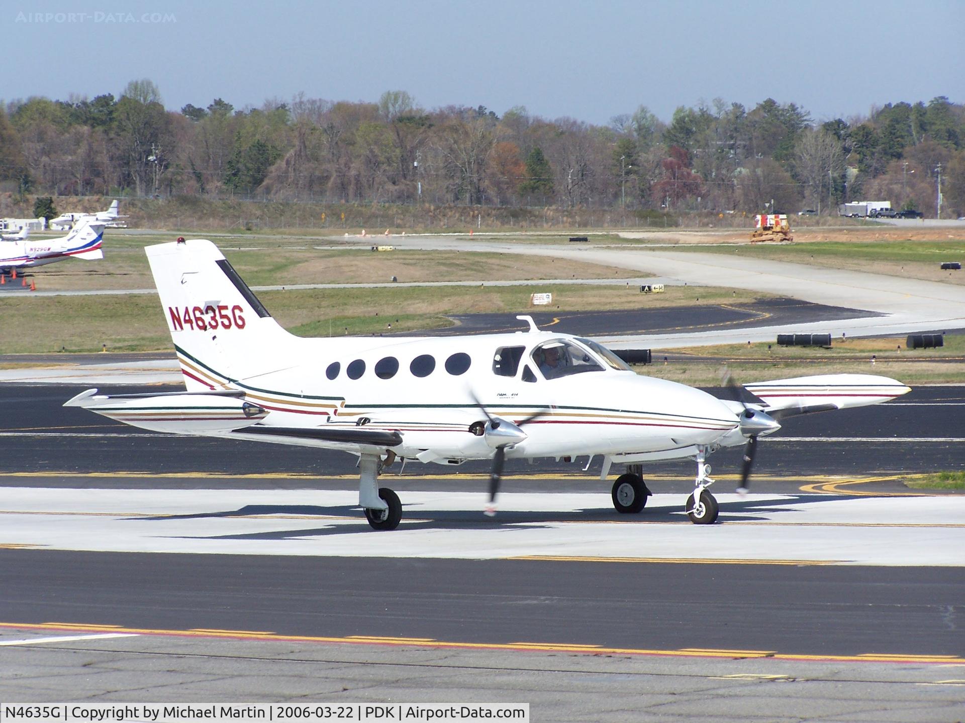 N4635G, 1977 Cessna 414 Chancellor C/N 414-0906, Taxing to Runway 2R