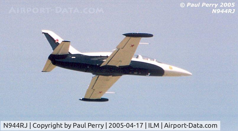 N944RJ, 1973 Aero L-39 Albatros C/N 330208, An almost nautical scheme on the Albatross