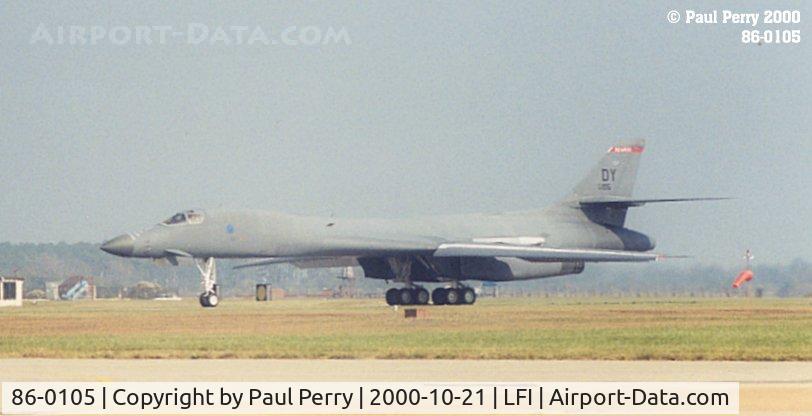 86-0105, 1986 Rockwell B-1B Lancer C/N 65, The Bone leaves the hot ramp for her demo, taxiing by show-center