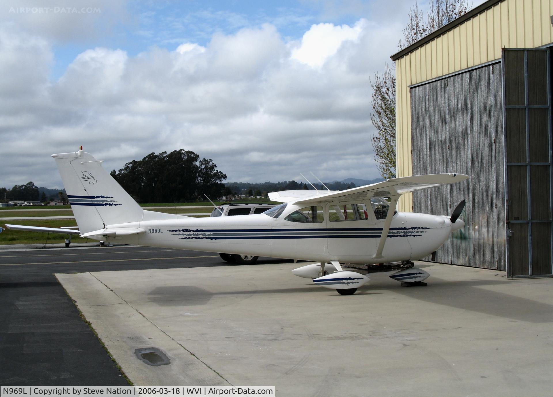 N969L, 1964 Cessna 172F C/N 17252080, 1964 Cenna 172F at Watsonville, CA