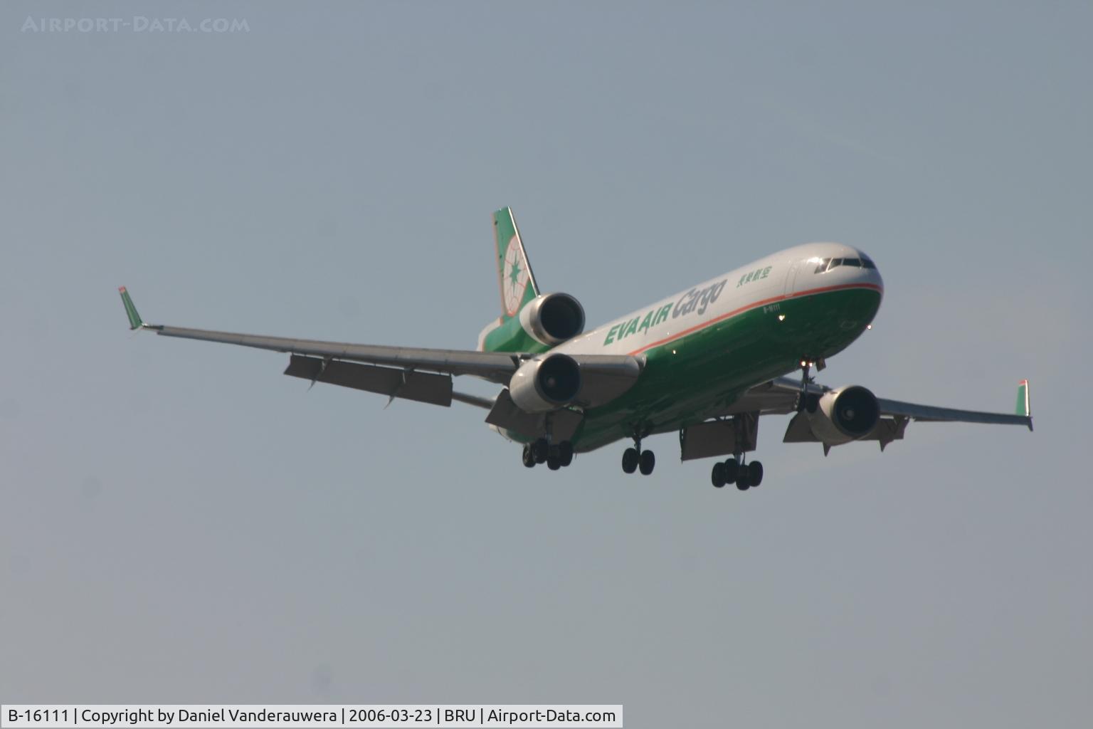 B-16111, 1998 McDonnell Douglas MD-11F C/N 48787, Eva Air cargo in approach to rnw 02