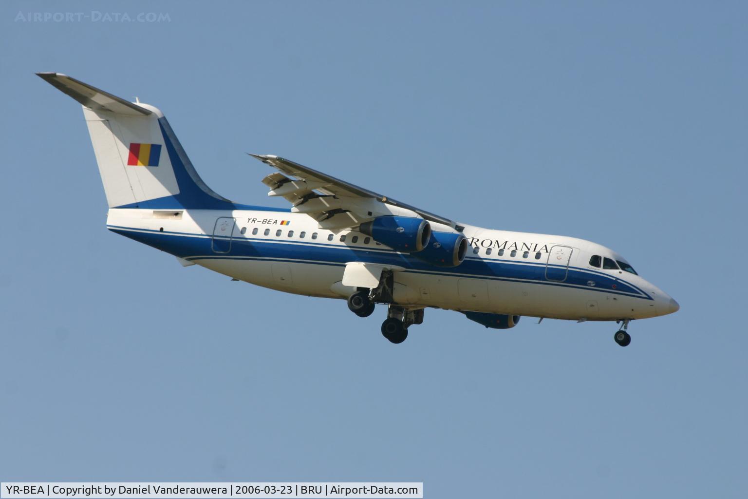 YR-BEA, 1994 British Aerospace BAe.146-200 C/N E2227, descending to rnw 02