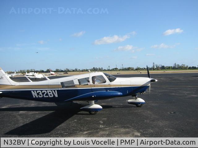 N32BV, 1972 Piper PA-32-300 Cherokee Six C/N 32-7240084, On Ramp
