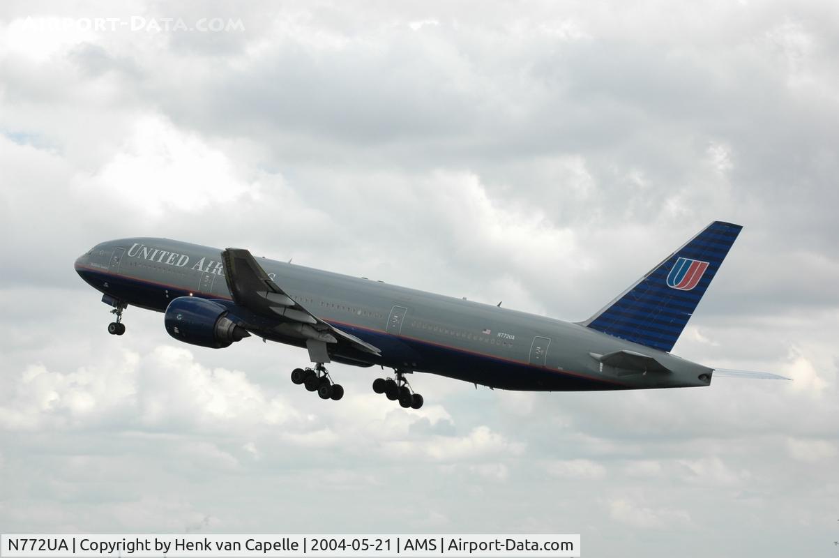 N772UA, 1995 Boeing 777-222 C/N 26930, Returning to the USA from Schiphol airport.