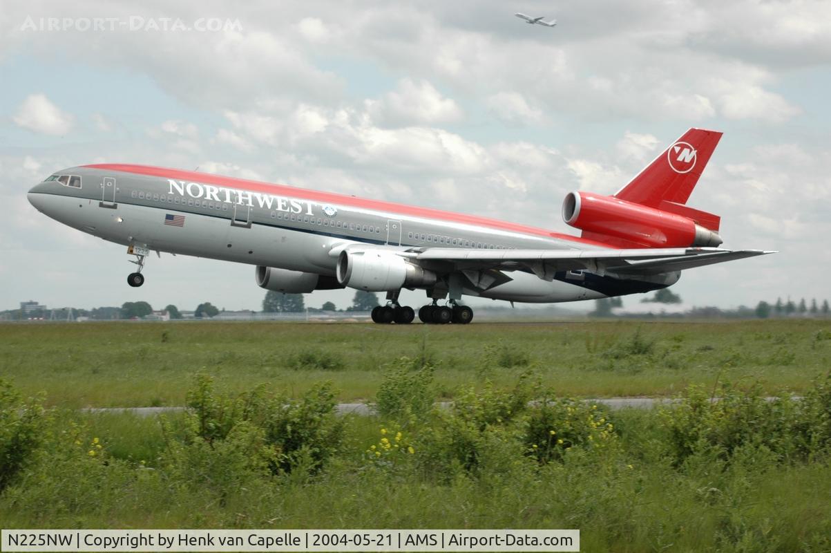 N225NW, 1975 McDonnell Douglas DC-10-30 C/N 46582, Northwest DC-10-30 lfting off at Schiphol airport.