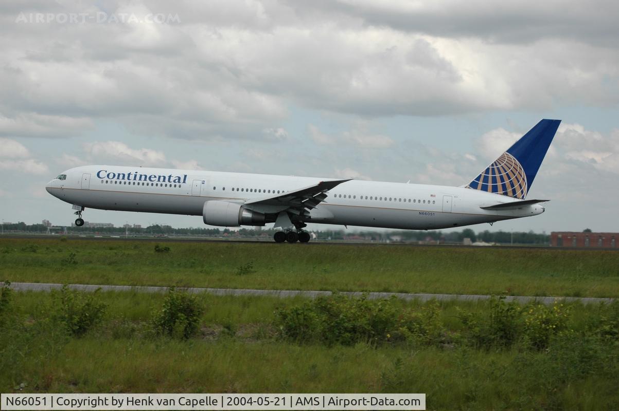 N66051, 2000 Boeing 767-424/ER C/N 29446, Continental 767-400 about to take off from Schiphol airport.