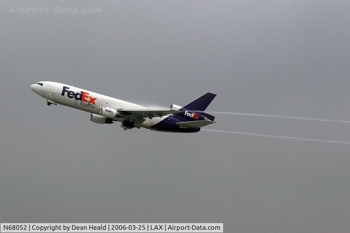 N68052, 1974 McDonnell Douglas MD-10-10F C/N 47806, FedEx N68052 (FLT FDX3603) departing LAX RWY 25R on a very overcast morning enroute to Indianapolis, Indiana (KIND).