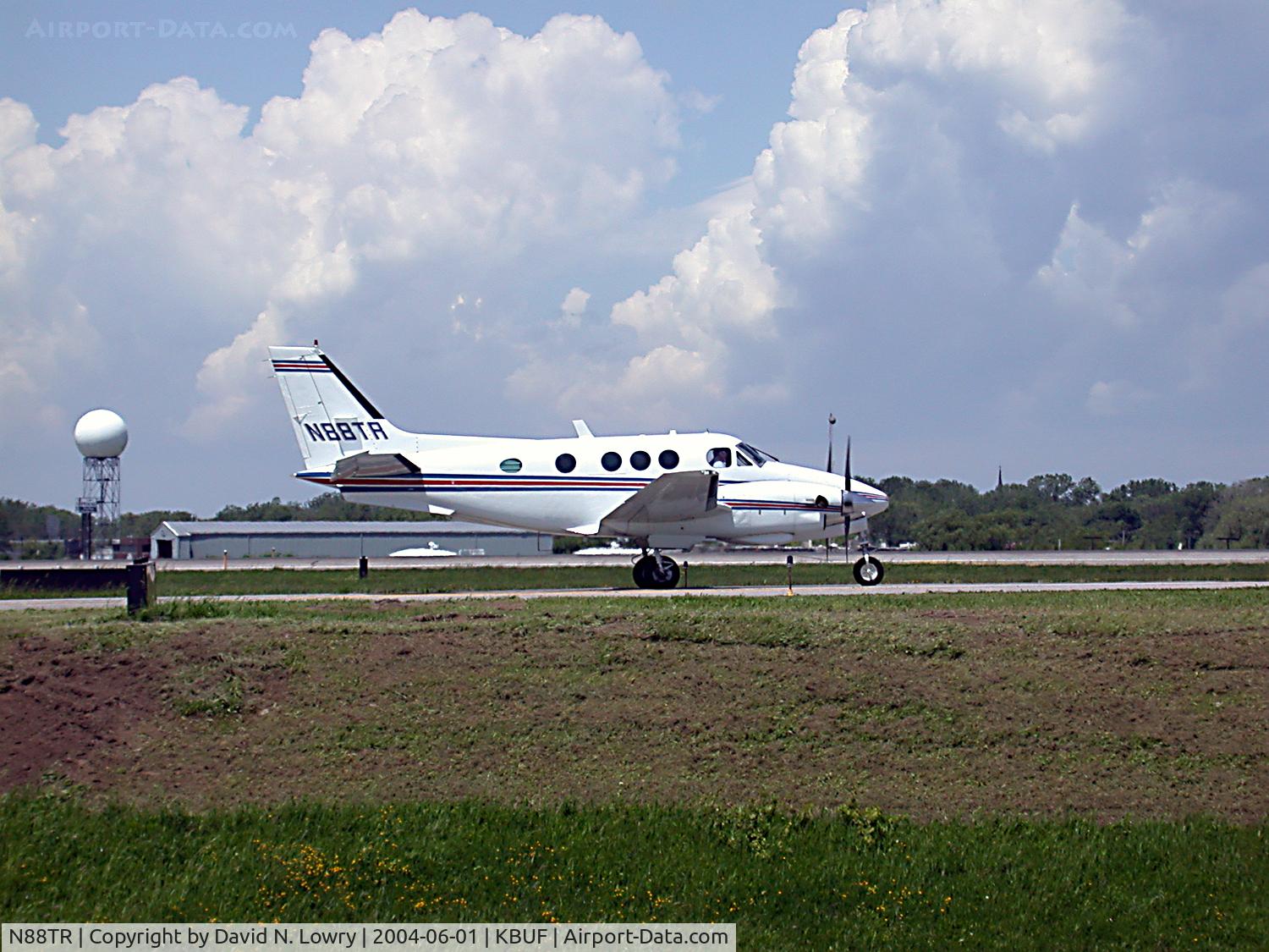 N88TR, 1973 Beech E-90 King Air C/N LW-57, N88TR KBUF.