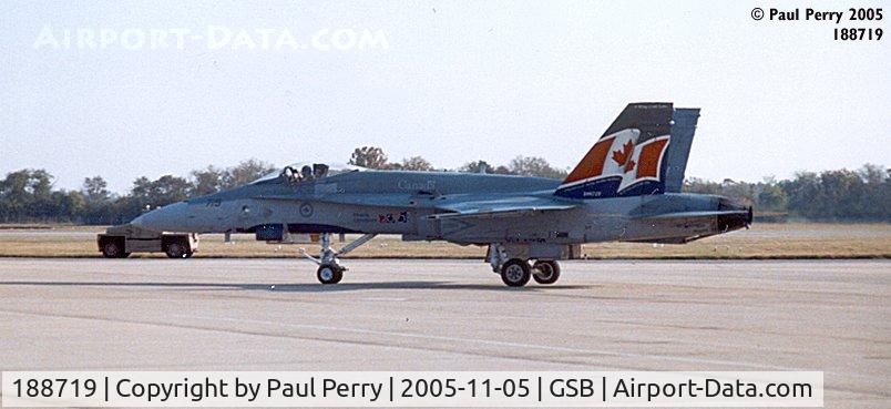 188719, McDonnell Douglas CF-188A Hornet C/N 0178/A139, The Canadian taxis out for her demo
