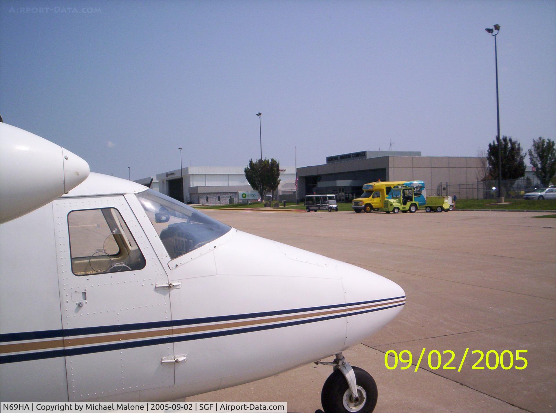 N69HA, 1990 Partenavia P-68C C/N 373, Nose