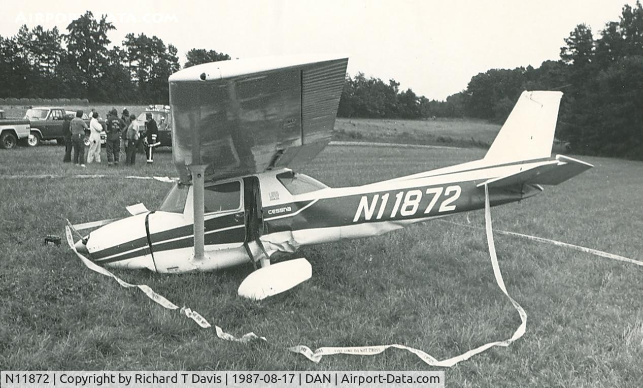 N11872, Cessna 150L C/N 15075676, Cessna 150L crashed 4miles from Danville Va. ran out of fuel.Minor injury to CFI and student PLT.