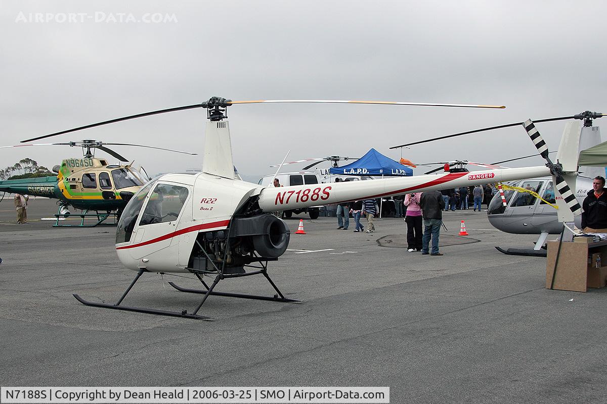 N7188S, 2000 Robinson R22 BETA II C/N 3030, Robinson R22 Beta II on display at Santa Monica Airport (KSMO).