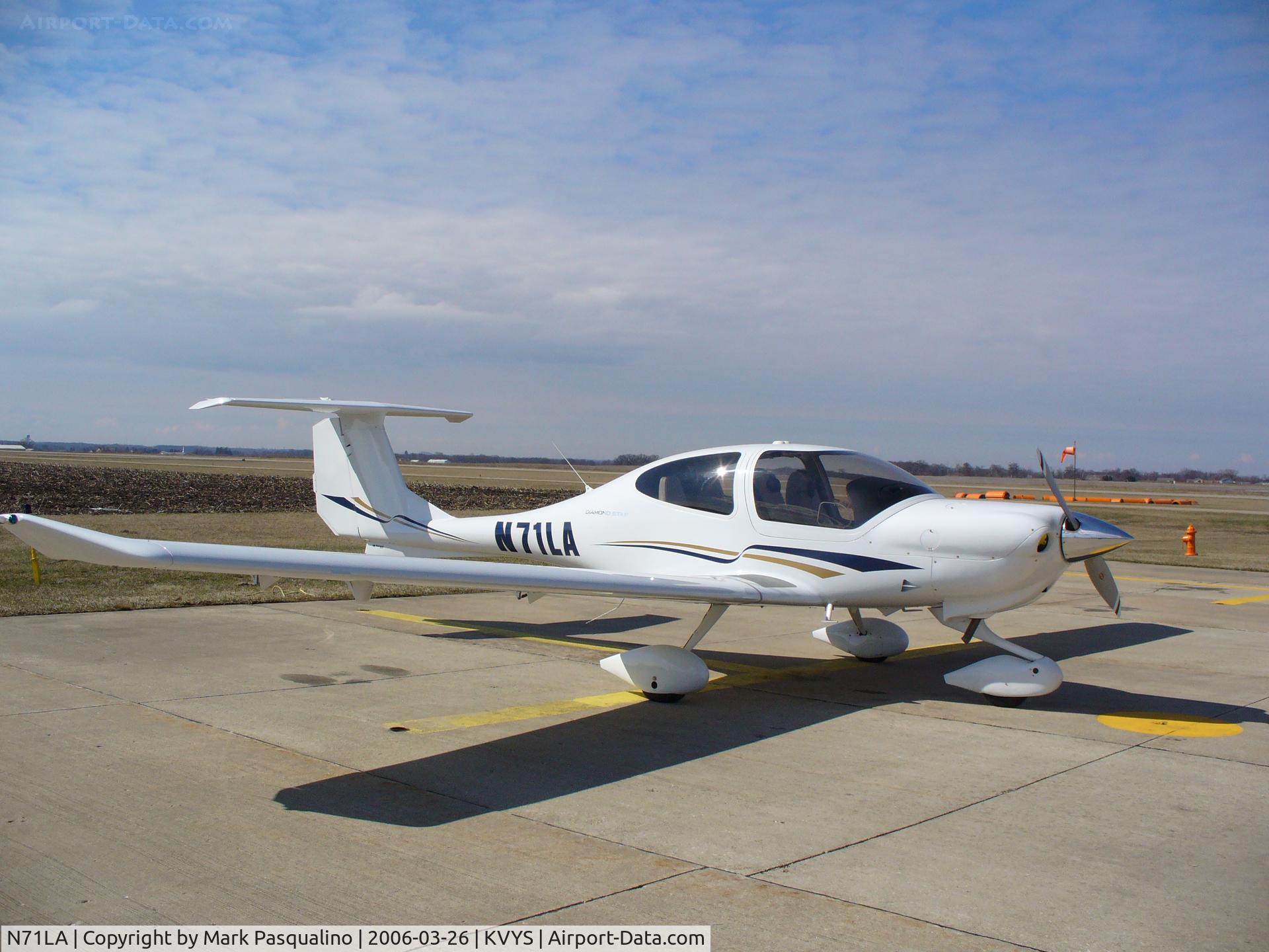 N71LA, 2005 Diamond DA-40 Diamond Star C/N 40.471, DA-40