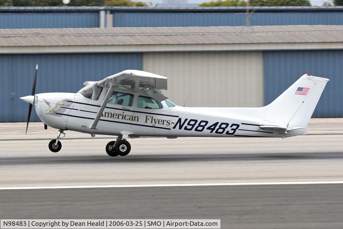 N98483, 1985 Cessna 172P C/N 17276298, American Flyers N98483 (Cessna 172P) touching down on RWY 21 at Santa Monica Municipal Airport (KSMO).