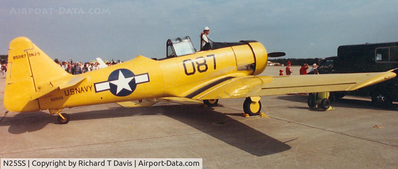 N25SS, 1944 North American AT-6D C/N 85087, SNJ-5 at Seymoure Johnson AFB Oct 1989