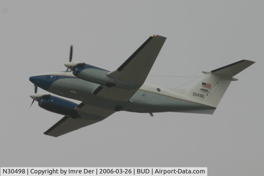 N30498, 1978 Piper PA-32RT-300 C/N 32R-7885279, Taking off from BUD in misty conditions