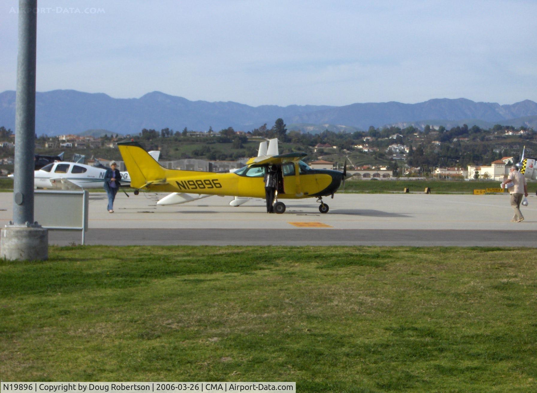 N19896, 1972 Cessna 172M C/N 17260843, 1972 Cessna 172M, Lycoming O-320-E2D 150 Hp, loading for departure